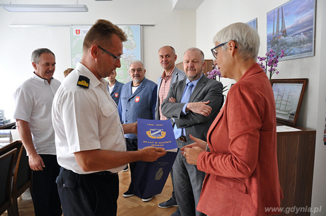 Olimpijczyk Piotr Daniluk z wizytą w gdyńskim Ratuszu, fot. Dorota Nelke