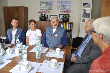 Olimpijczyk Piotr Daniluk z wizytą w gdyńskim Ratuszu, fot. Dorota Nelke