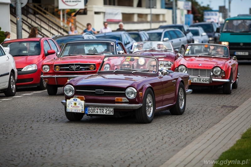 Oldtimery biorące udział w rajdzie „Kaszëbë 2016, organizowanym przez Club Antycznych Automobili i Rajdów / fot. Karol Stańczak