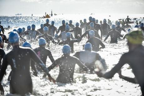 Etap pływacki Herbalife IRONMAN 70.3 Gdynia 2016, fot. gdyniasport.pl