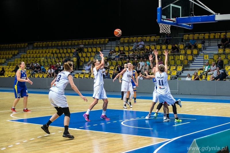 Memoriał Franciszki Cegielskiej i Małgorzaty Dydek - mecz  Basket 90 Gdynia – VBW CEEK Cegled / fot. Karol Stańczak