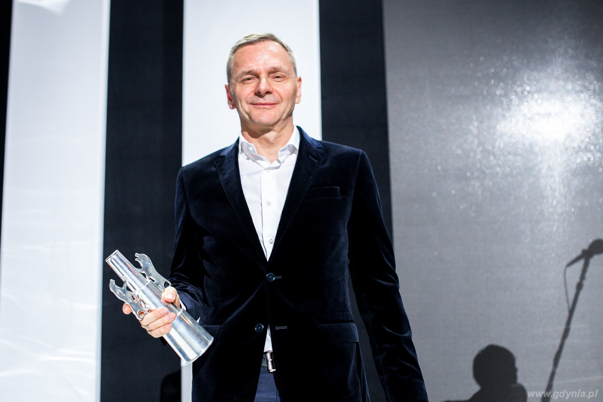 Maciej Pieprzyca ze srebrnym lwem za film Jestem mordercą, fot. Karol Stańczak