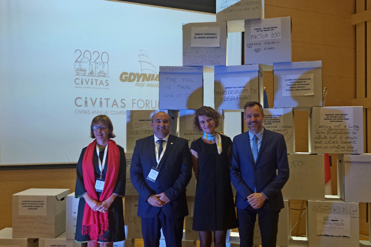 Od lewej Magdalena Kopczyńska, burmistrz Terras Verde Carlos Miguel, wiceprezydent Gdyni Katarzyna Gruszecka-Spychała i Steen Moeller - przewodniczący PAC, fot. Sebastian Drausal