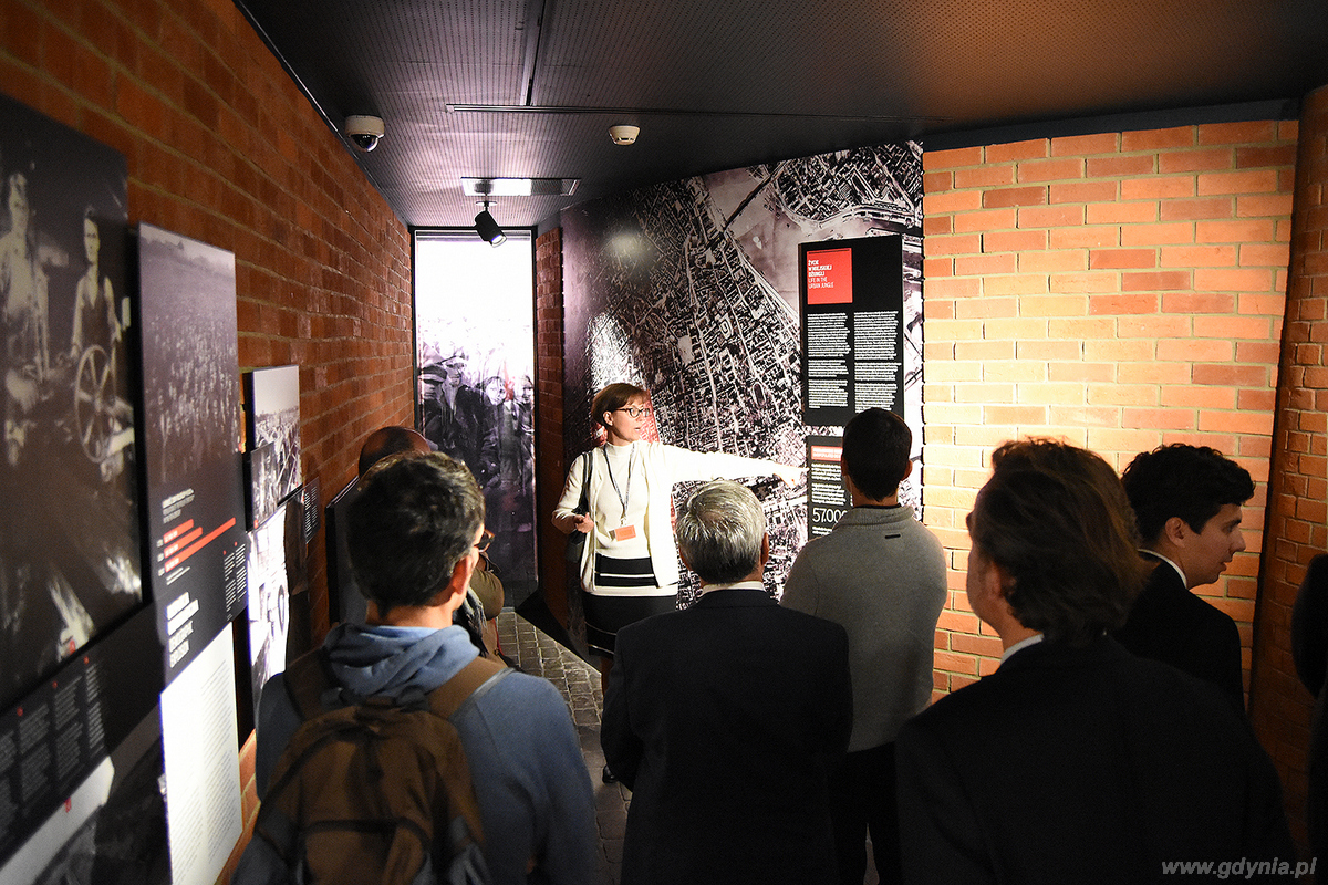 Seminarzyści z wizytą w Muzeum Emigracji, fot. Michał Puszczewicz