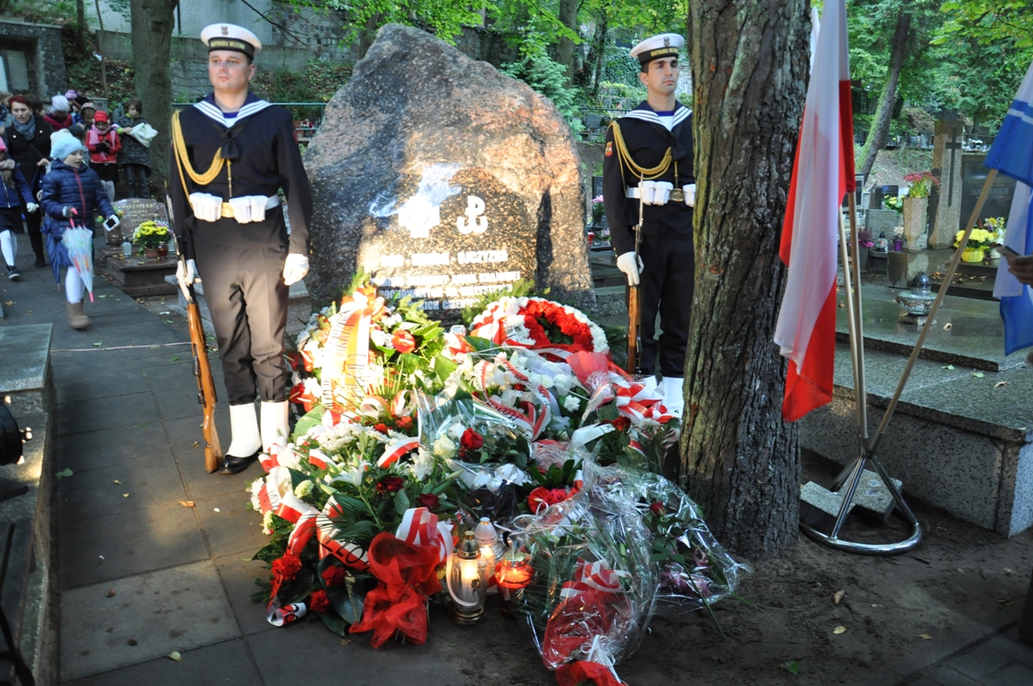 Na Cmentarzu Witomińskim został odsłonięty pomnik poświęcony żołnierzom Armii Krajowej spoczywającym na wszystkich gdyńskich nekropoliach, fot. Agnieszka Wołowicz