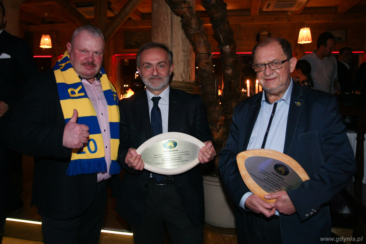 Prezydent Gdyni Wojciech Szczurek z podziękowaniem od Rugby Club Arka Gdynia, fot. Sławomir Ptasznik