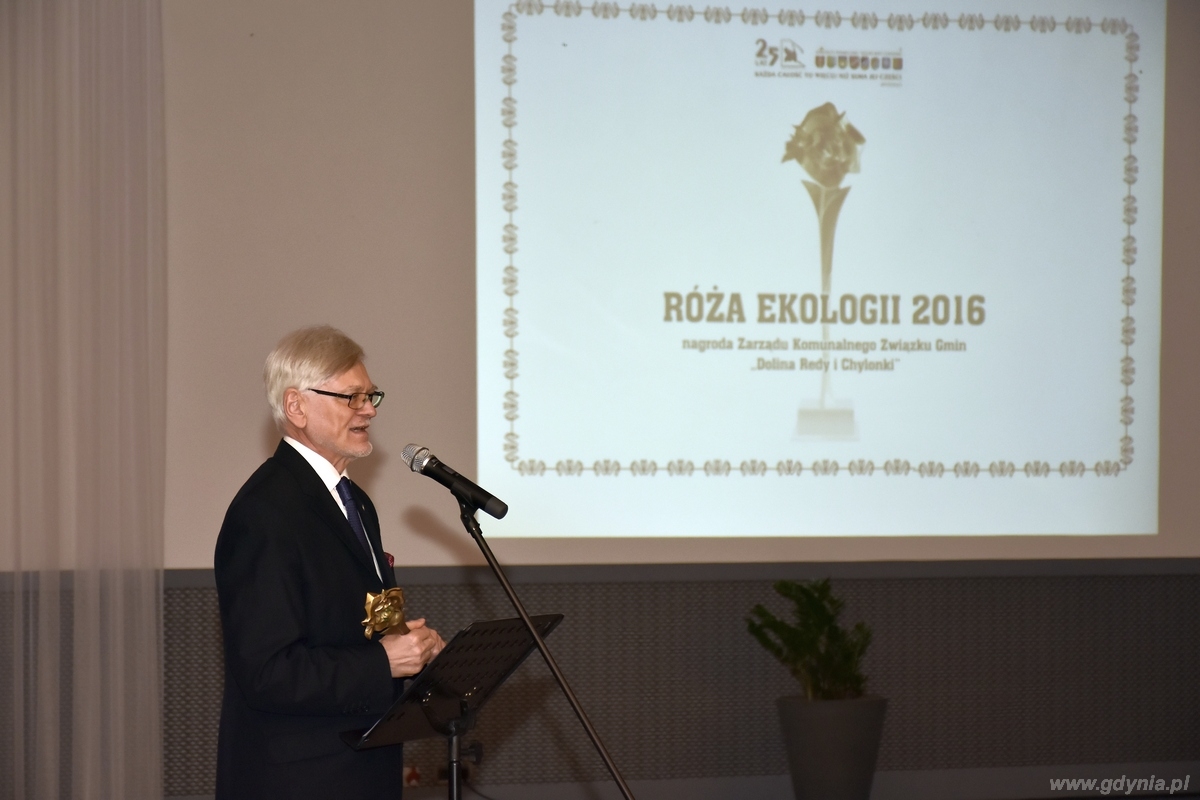 Róża Ekologii dla Stanisława Szwabskiego / fot. materiały prasowe Komunalnego  Związku Gmin „Dolina Redy i Chylonki”