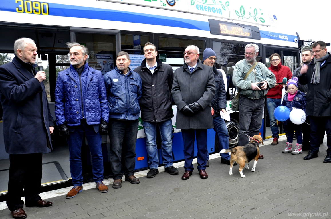Wiceprezydent Gdyni Marek Stępa, prezydent Gdyni Wojciech szczurek oraz Radni Miasta Gdyni i goście na pętli Fikakowo, fot. Barbara Betlejewska