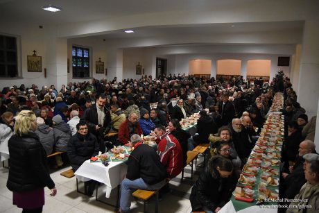 Tradycyjna wigilia dla samotnych i potrzebujących u oo. Franciszkanów, fot. Michał Puszczewicz