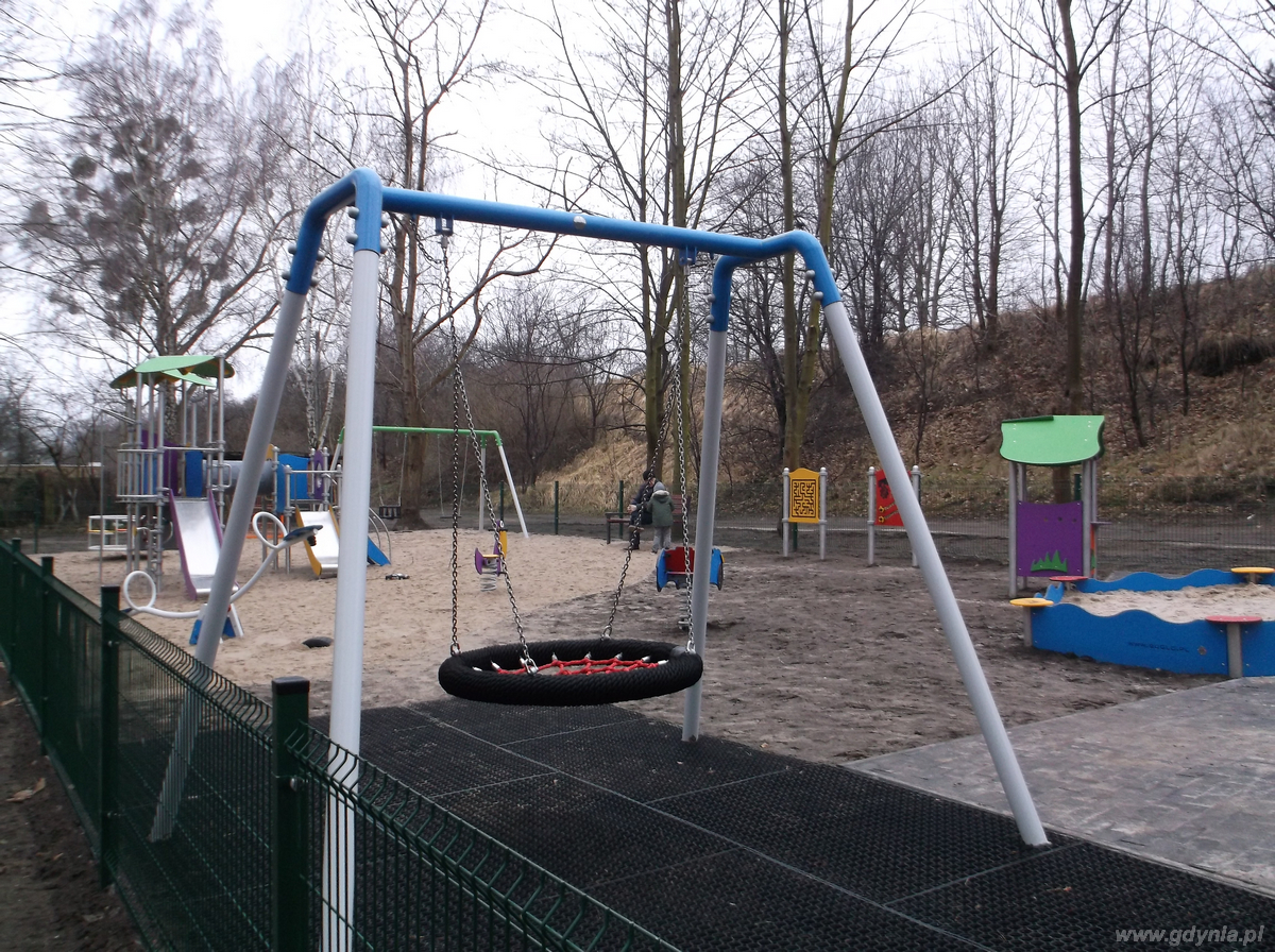 Plac zabaw i miejsce wypoczynku - Obłuże, ul. Unruga, fot. Laboratorium Innowacji Społecznych