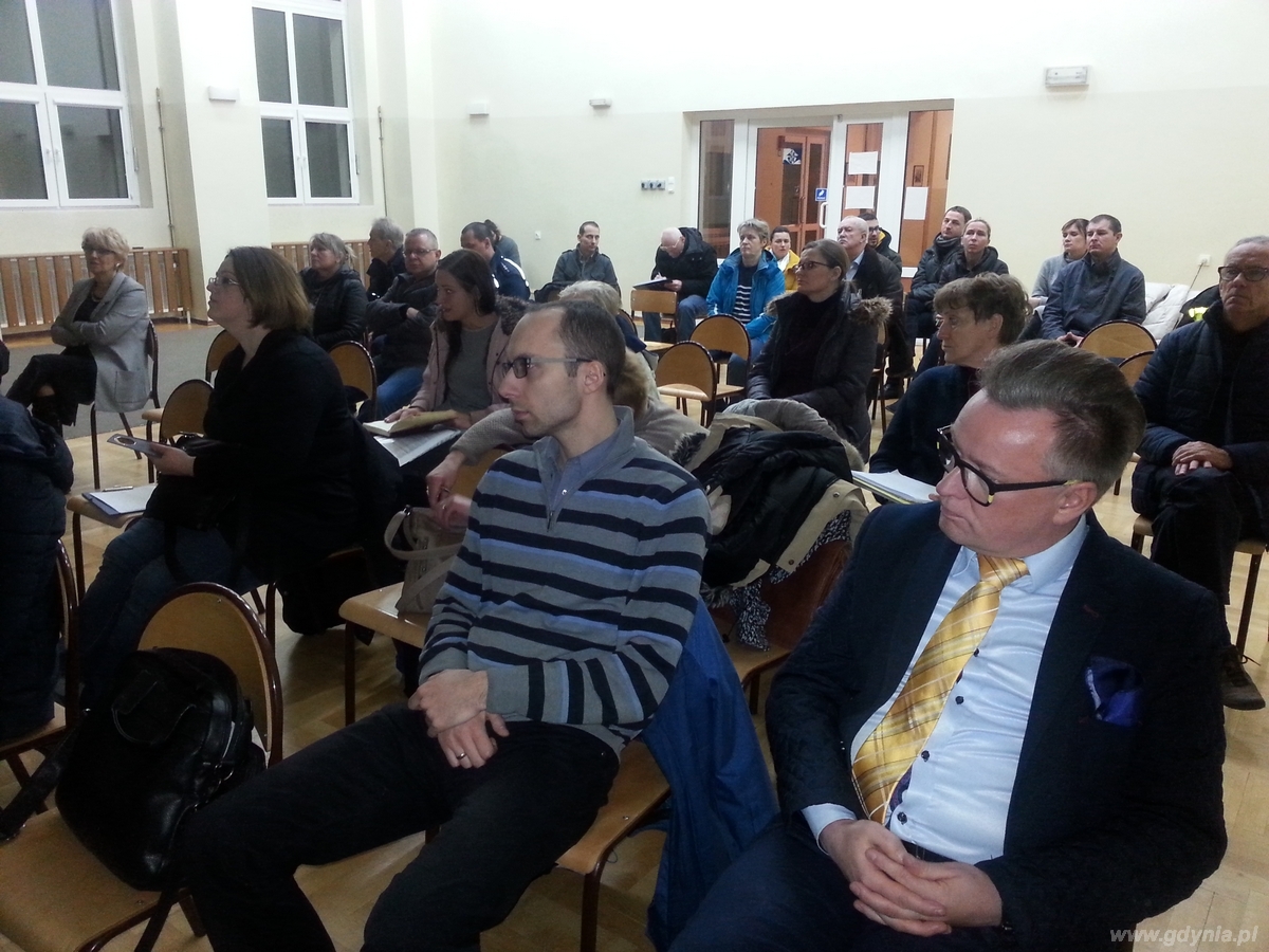 Pierwsze spotkanie w ramach konsultacji społecznych projektu Gminnego Programu Rewitalizacji / fot. Aleksandra Dylejko Pierwsze spotkanie w ramach konsultacji społecznych projektu Gminnego Programu Rewitalizacji / fot. Aleksandra Dylejko