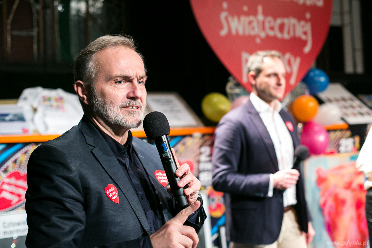 Prezydent Gdyni Wojciech Szczurek prowadzi licytację na rzecz Wielkiej Orkiestry Świątecznej Pomocy, fot. Karol Stańczak