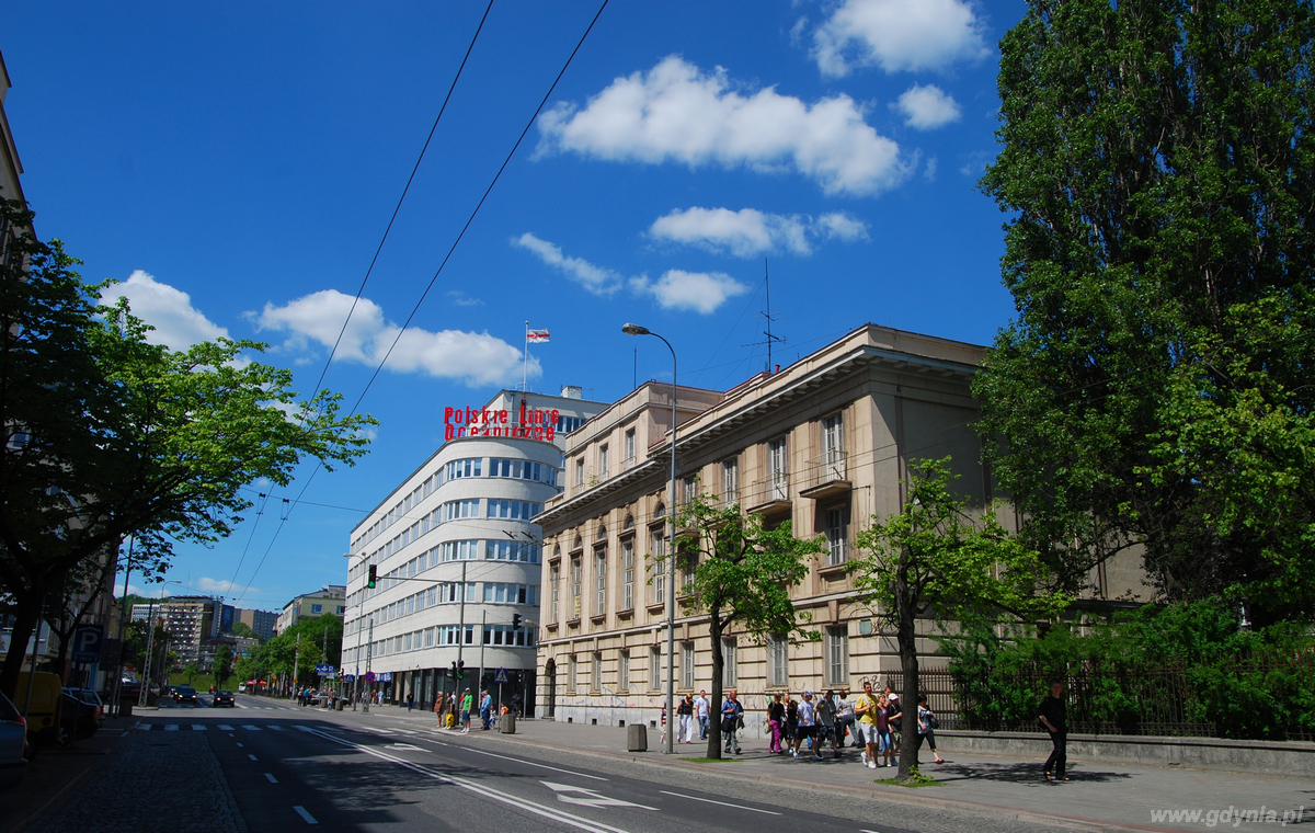 Widok na budynek Banku Polskiego z ulicy 10 Lutego, fot. Krzysztof Romański