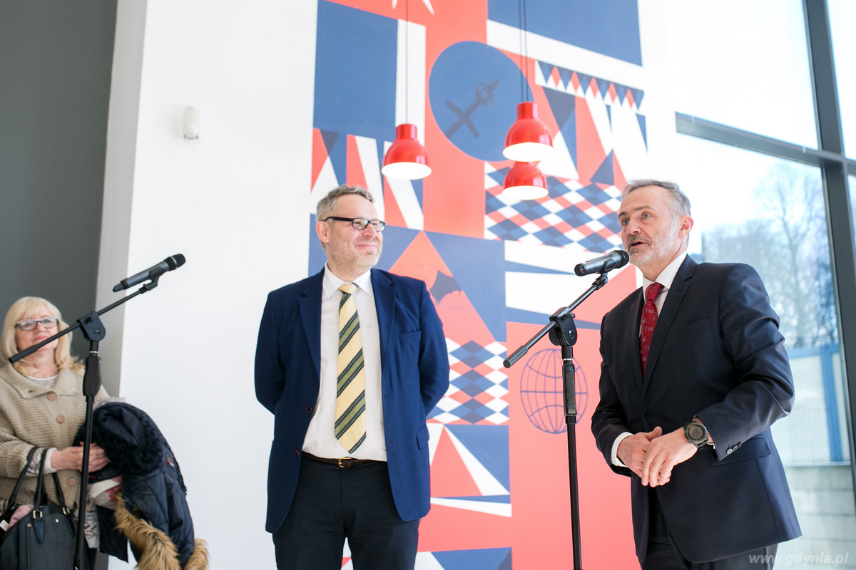 Dyrektor Muzeum Miasta Gdyni Jacek Friedrich i prezydent Gdyni Wojciech Szczurek na otwarciu nowej wystawy stałej Muzeum Miasta Gdyni, fot. Karol Stańczak