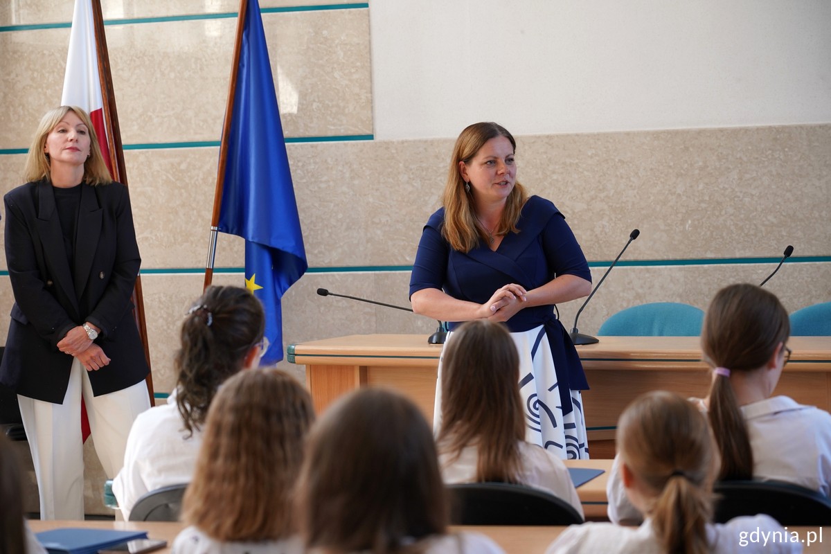wręczanie listów gratulacyjnych