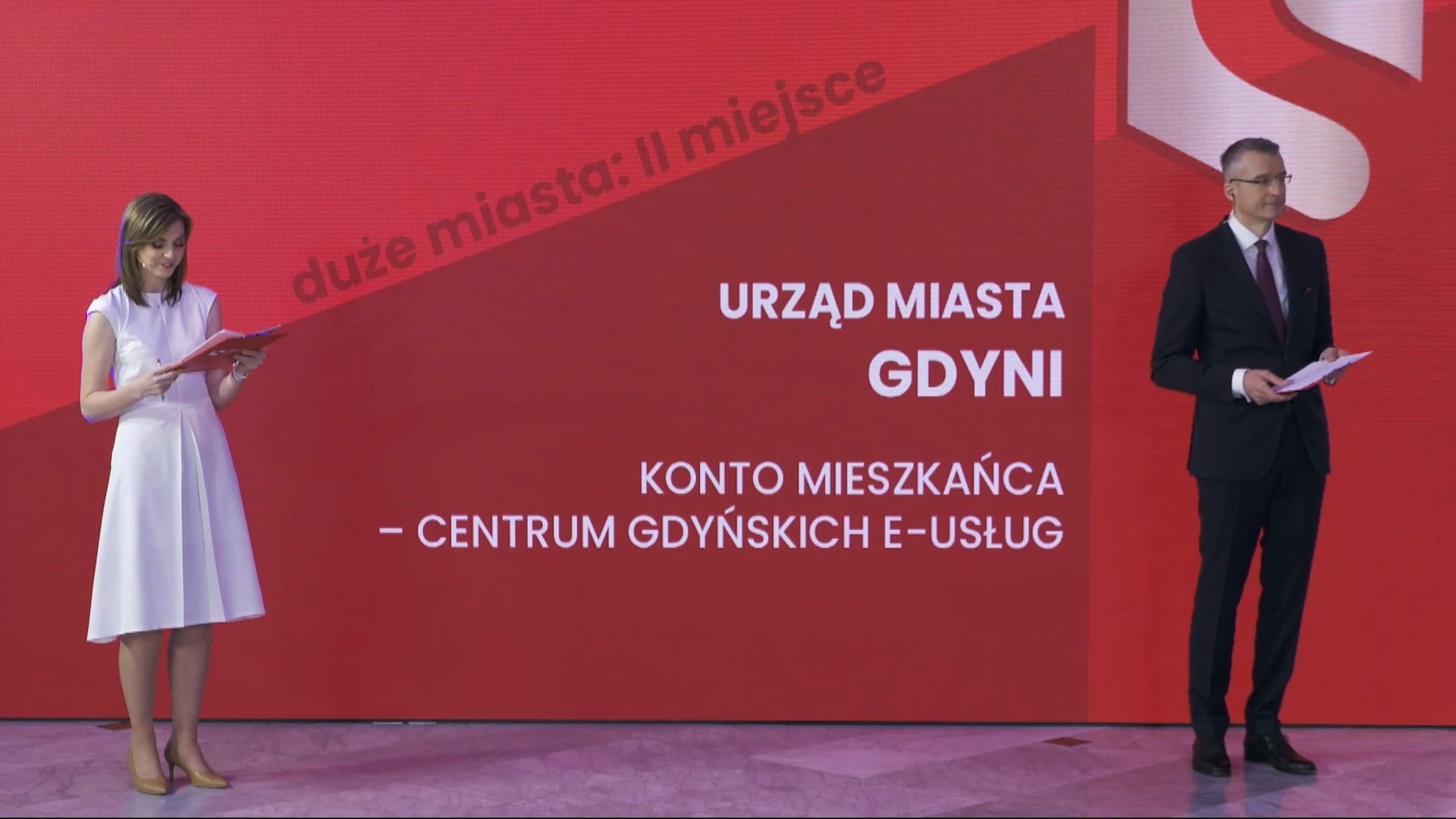 Prowadzące galę 2. edycji konkursu Innowacyjny samorząd. Mat. prasowe PAP