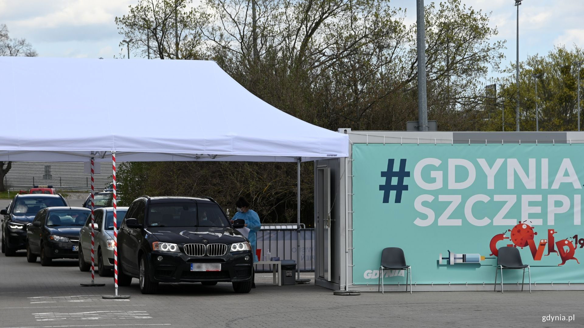  Punkt drive-thru w Gdyni, na parkingu pomiędzy Gdynią Areną a Centrum Rivierą. // fot. Magdalena Śliżewska 