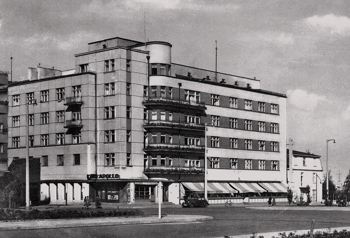Kamienica modernistyczna, zdjęcie czarno-białe z czasu wojny.