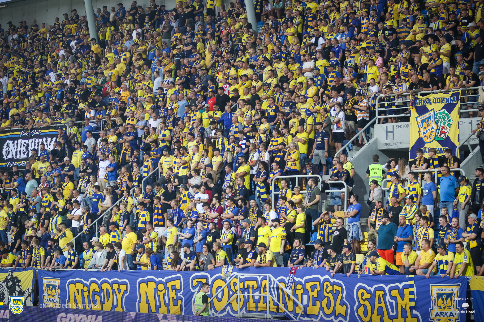 kibice na trybunach