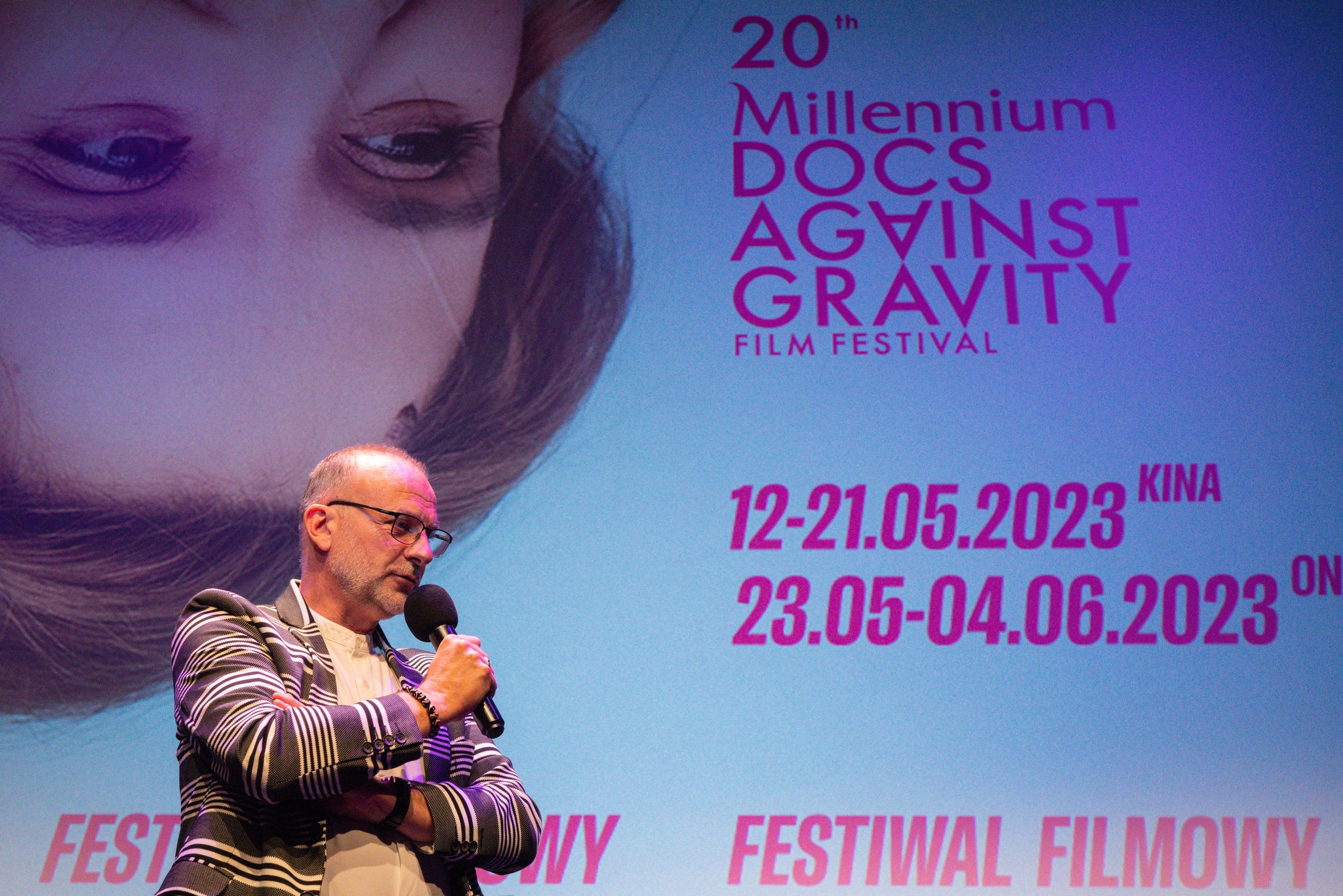 Wiceprezydent Gdyni ds. innowacji, Michał Guć podczas uroczystego otwarcia gdyńskiej edycji festiwalu, fot. Anna Rezulak / MDAG