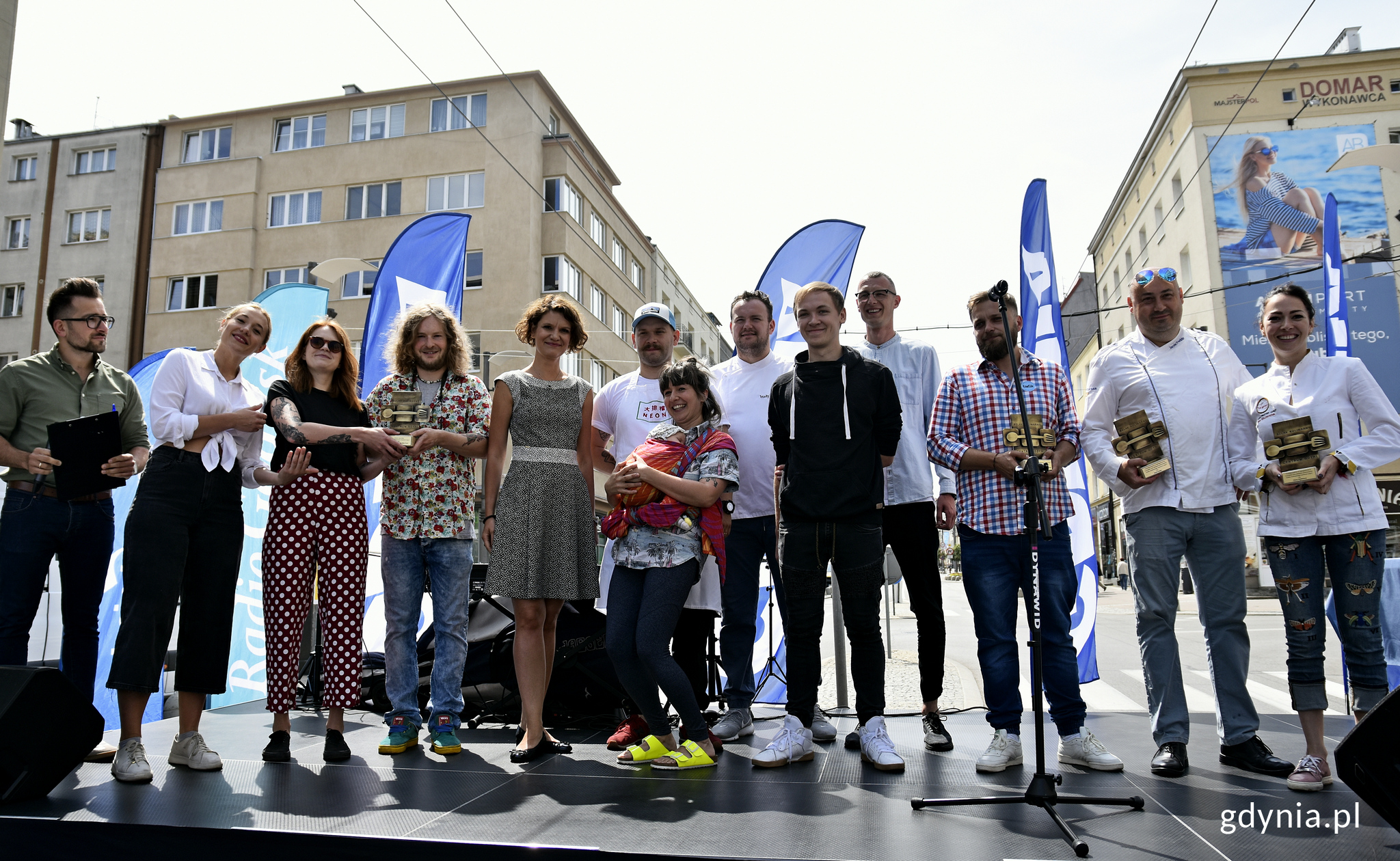 Wiceprezydent Katarzyna Gruszecka-Spychała, Jan Kilański, Rafał Koziorzemski i wszyscy laureaci, fot. Kamil Złoch