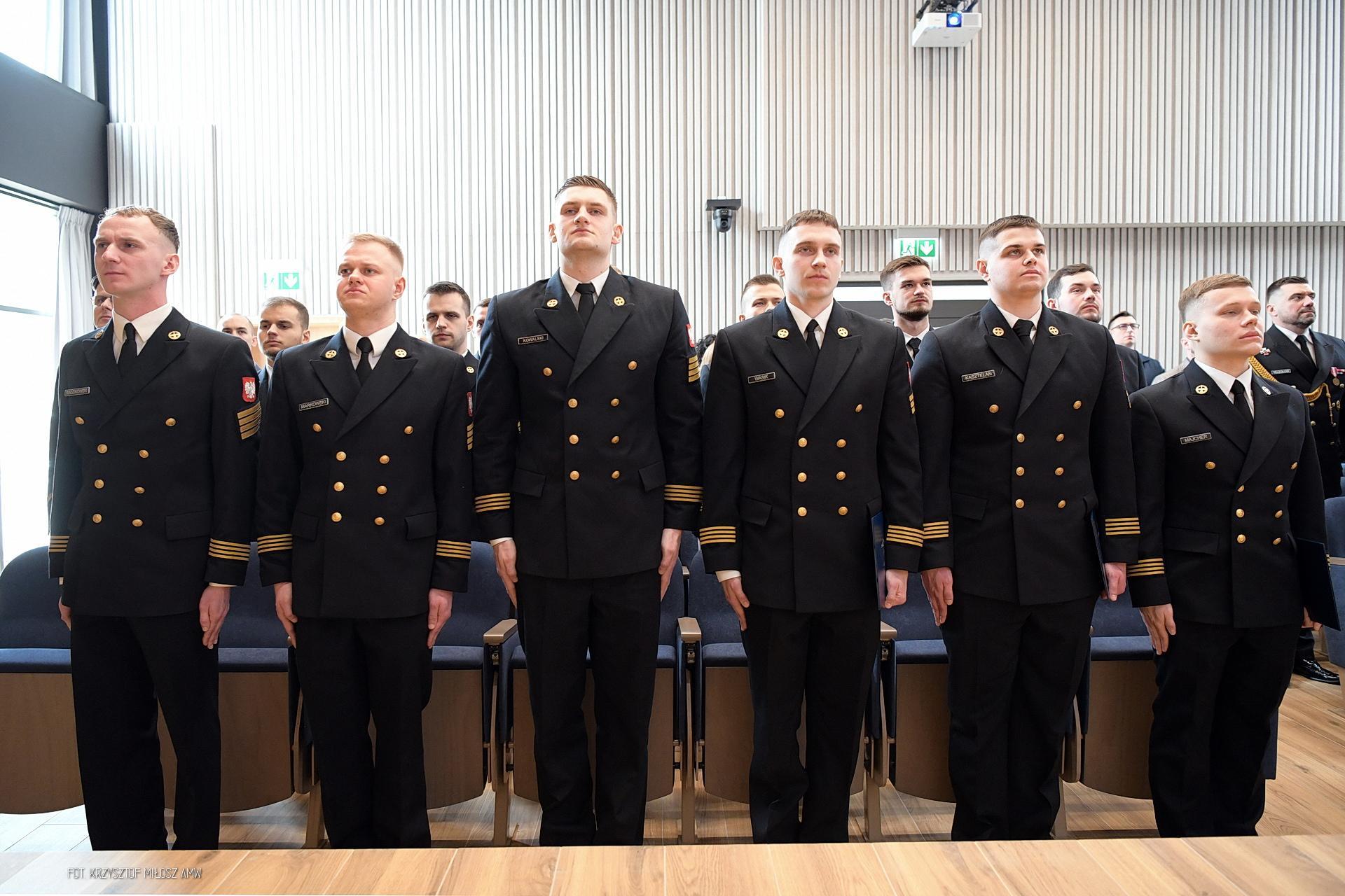 Akademia Marynarki Wojennej. Odbi&oacute;r dyplom&oacute;w