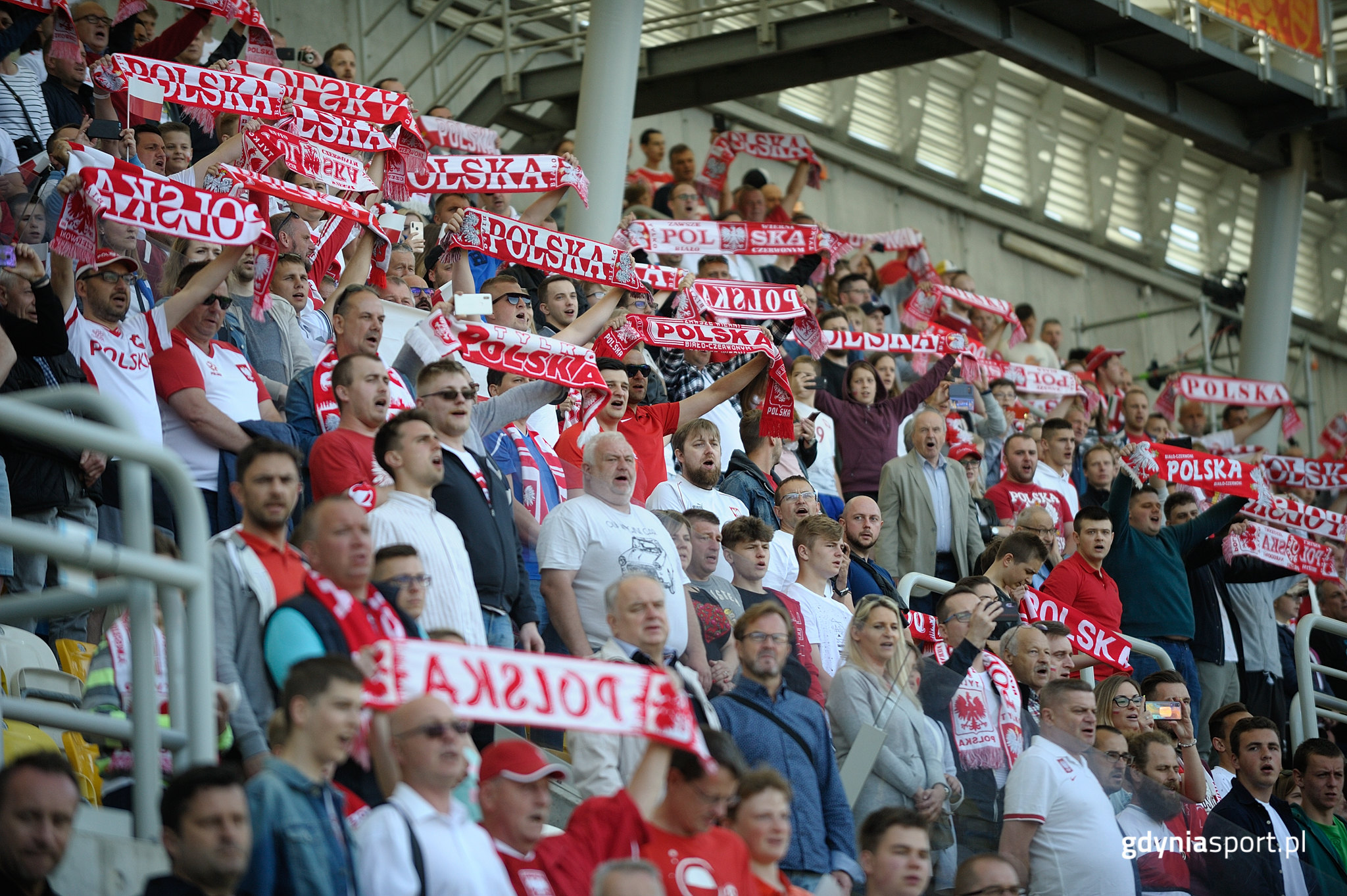 kibice na stadionie miejskim w gdyni