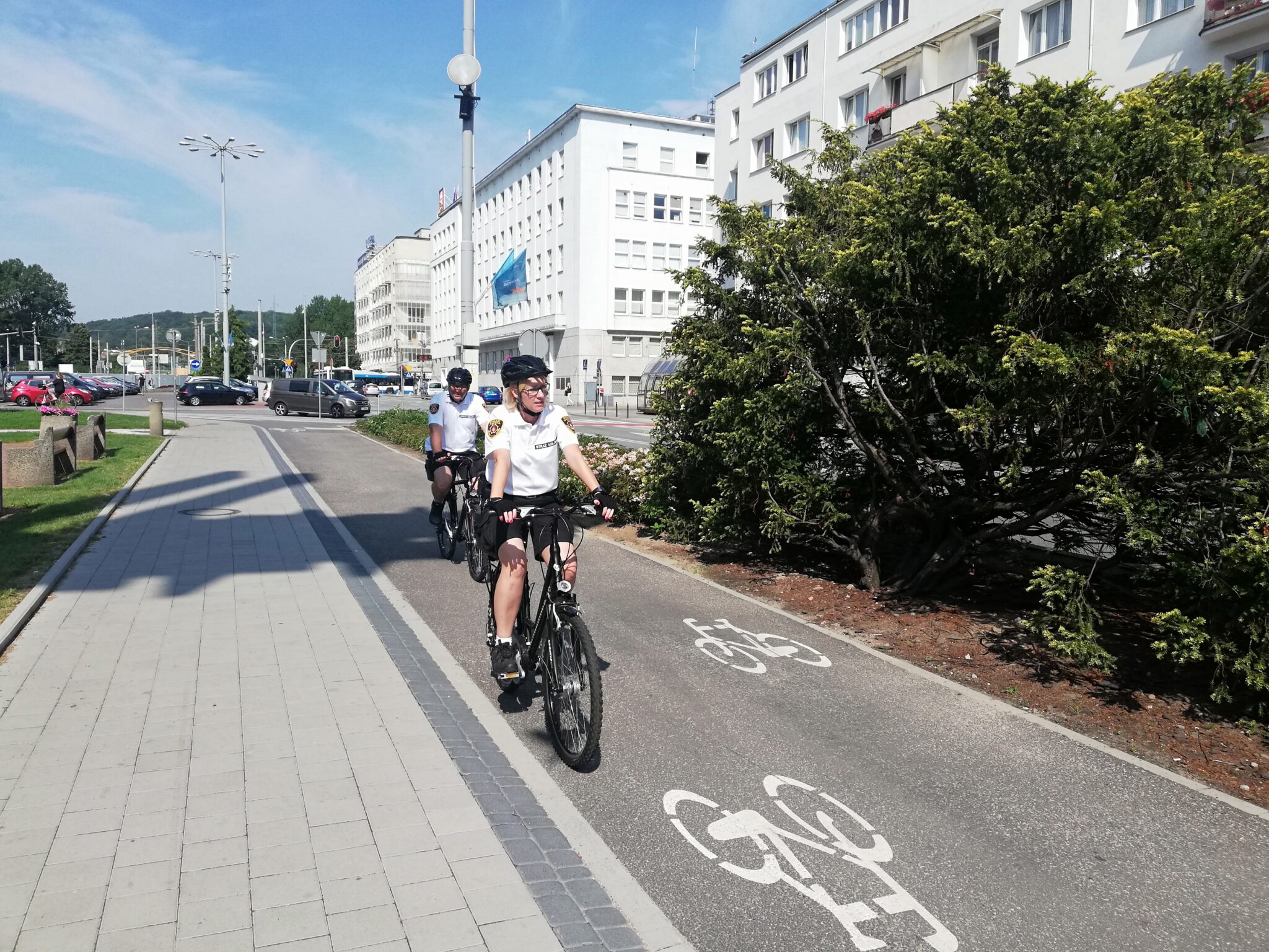 Strażnicy miejscy takze przesiadają się na służbowe rowery, fot. Straż Miejska w Gdyni / archiwalne (2020)
