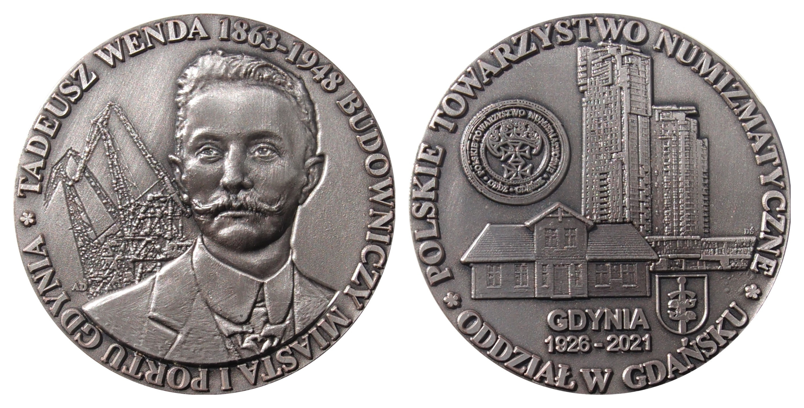 Tak prezentuje się medal z Tadeuszem Wendą Oddziału Gdańskiego PTN, posrebrzony, 2021, fot. ze zbiorów Muzeum Miasta Gdyni
