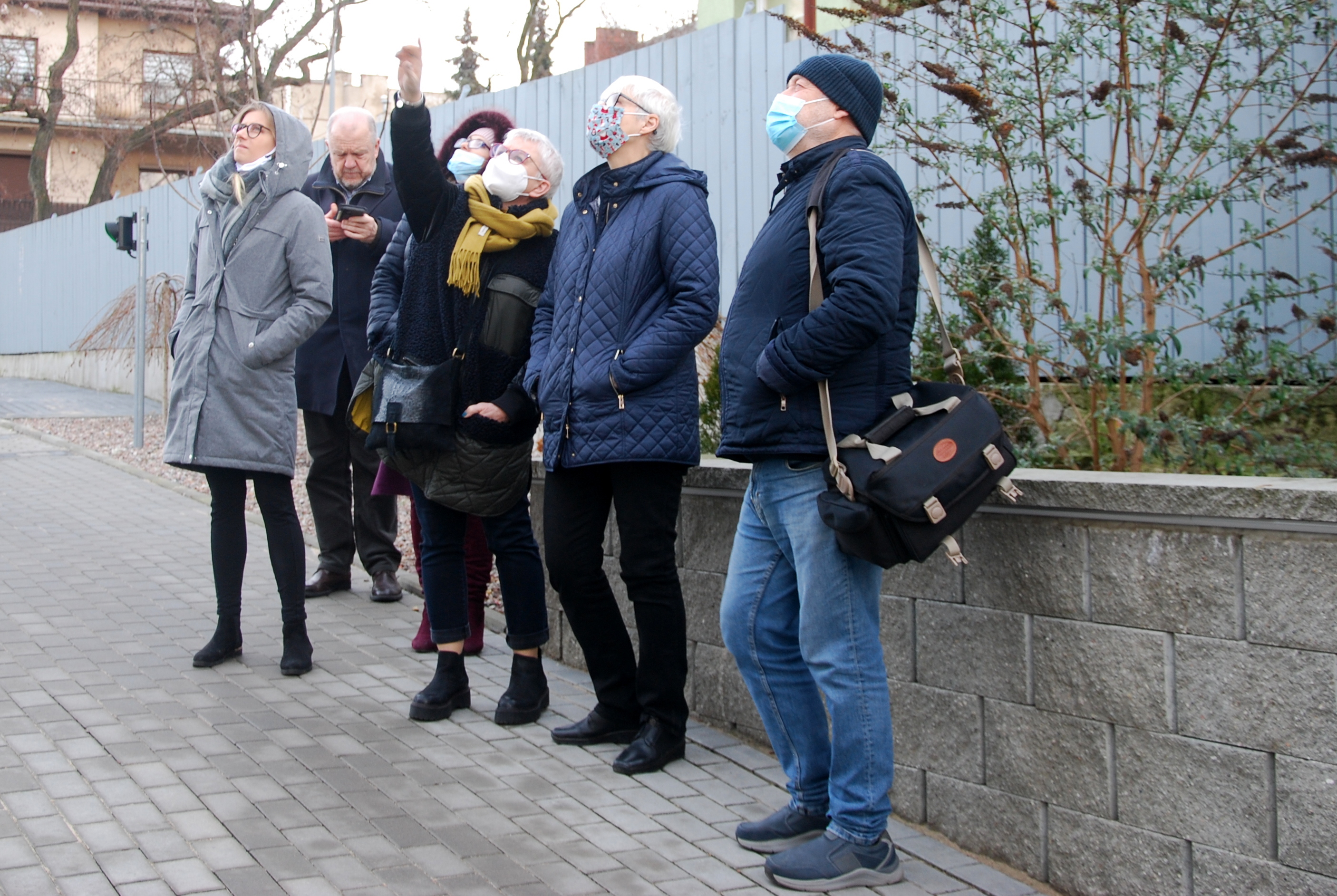 Członkowie Kapituły obejrzeli wybrane inwestycje. Na zdjęciu od lewej Marika Domozych, Marek Stępa, Elżbieta Sierżęga, Renata Stelmach, Joanna Zielińska, Jacek Dworakowski / fot. Dorota Nelke