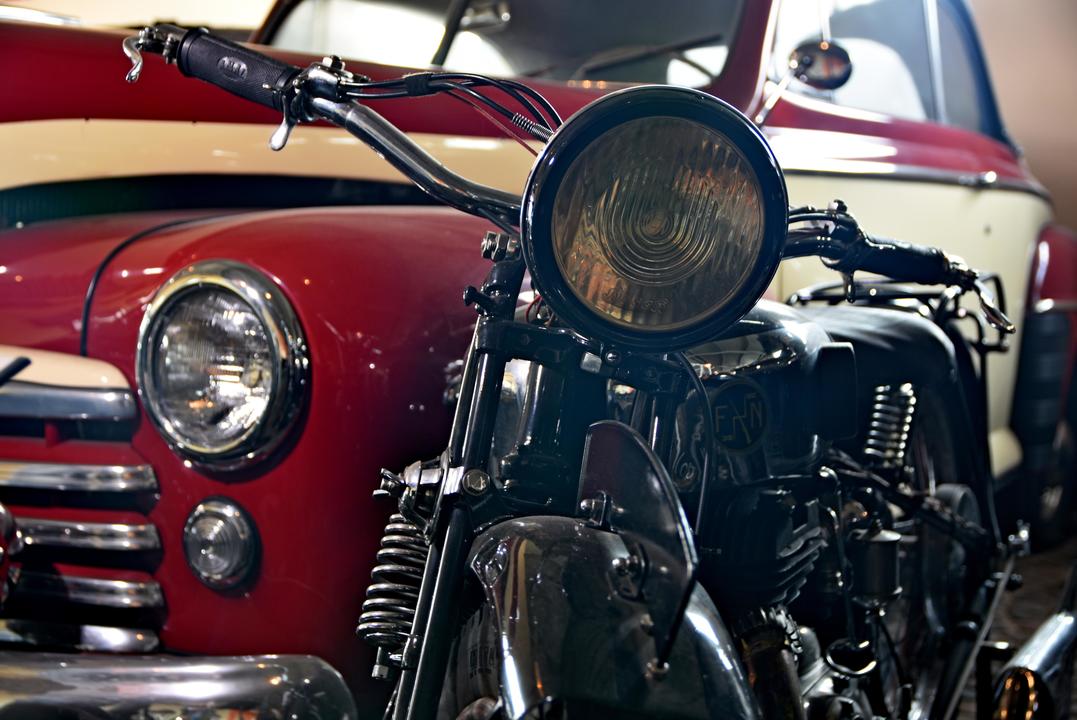 Samochody i motocykle to główne elementy ekspozycji Gdyńskiego Muzeum Motoryzacji, fot. Kamil Złoch