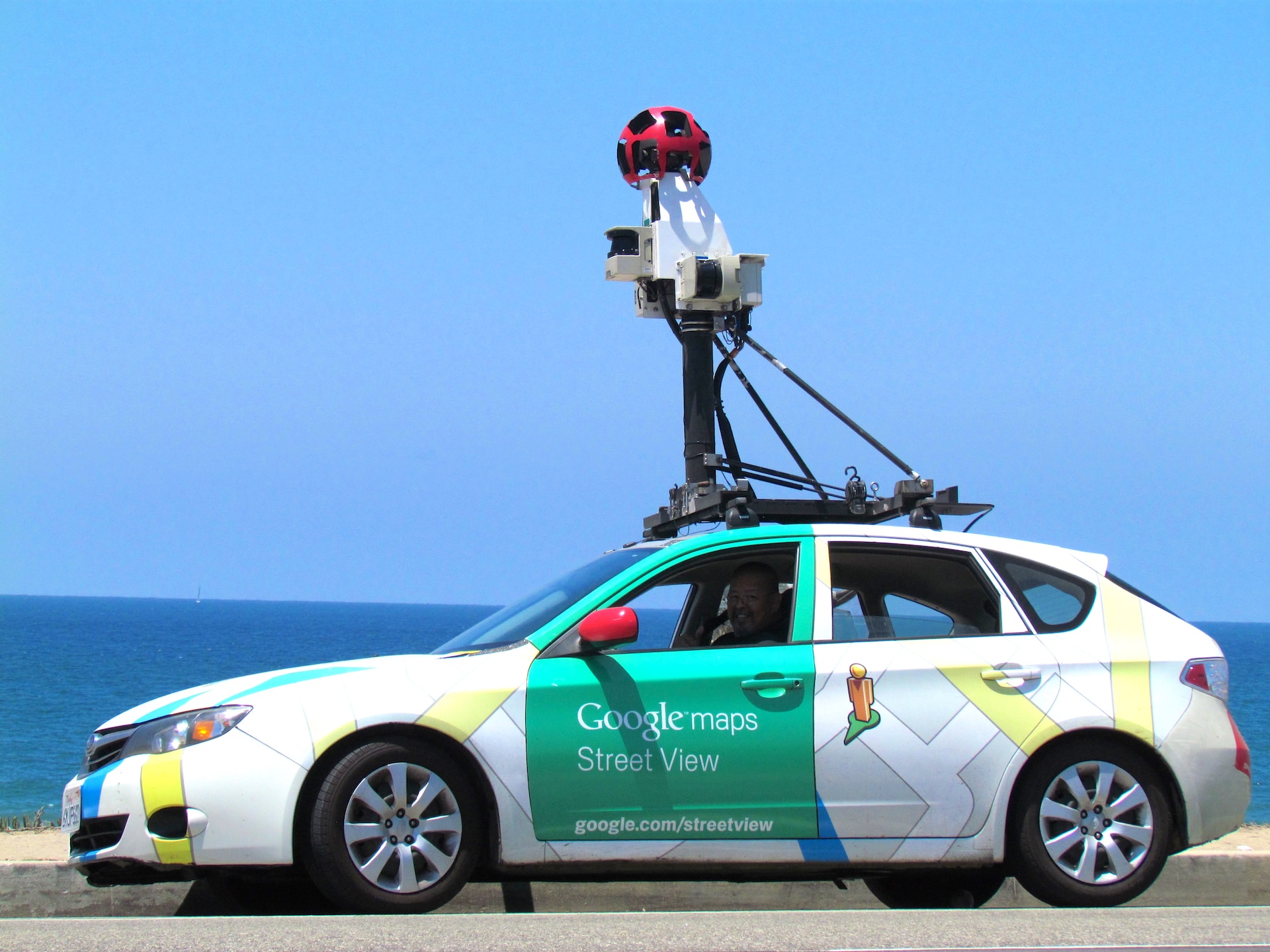 Samochód Google Street View. Fot. Suzy Brooks / unsplash.com
