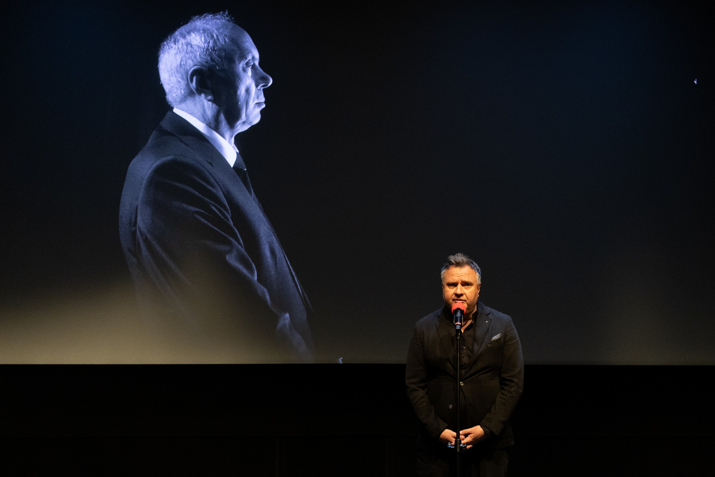 Jerzy Rados, dyrektor Gdyńskiego Centrum Filmowego, wraz z pozostałymi uczestnikami uczcili Leszka Kopcia (fot. Anna Rezulak)