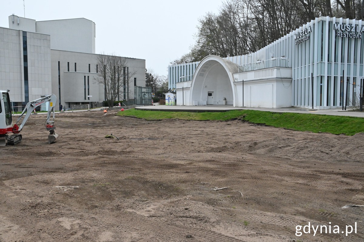 Będzie równo i zielono przed Muszlą Koncertową. Fot. Magdalena Śliżewska