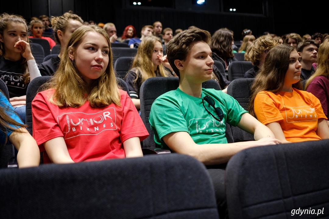 Finaliści konkursu „Junior Biznes” odebrali nagrody i wyróżnienia podczas Gali Finałowej w Gdyńskim Centrum Filmowym, fot. Dawid Linkowski