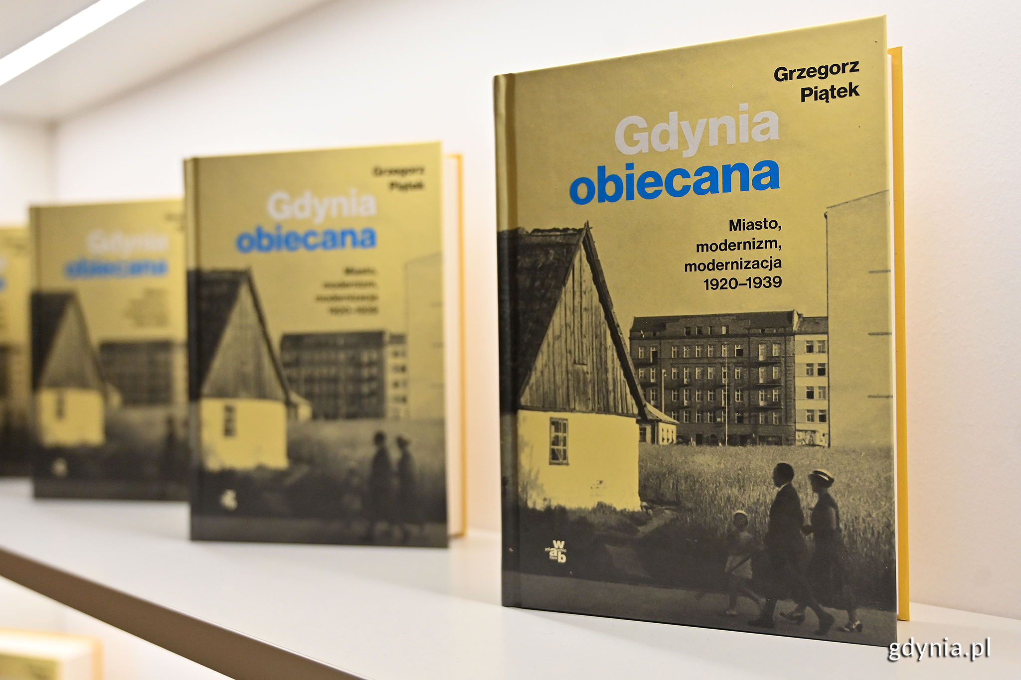 Okładka książki „Gdynia obiecana” Grzegorza Piątka // fot. Michał Puszczewicz