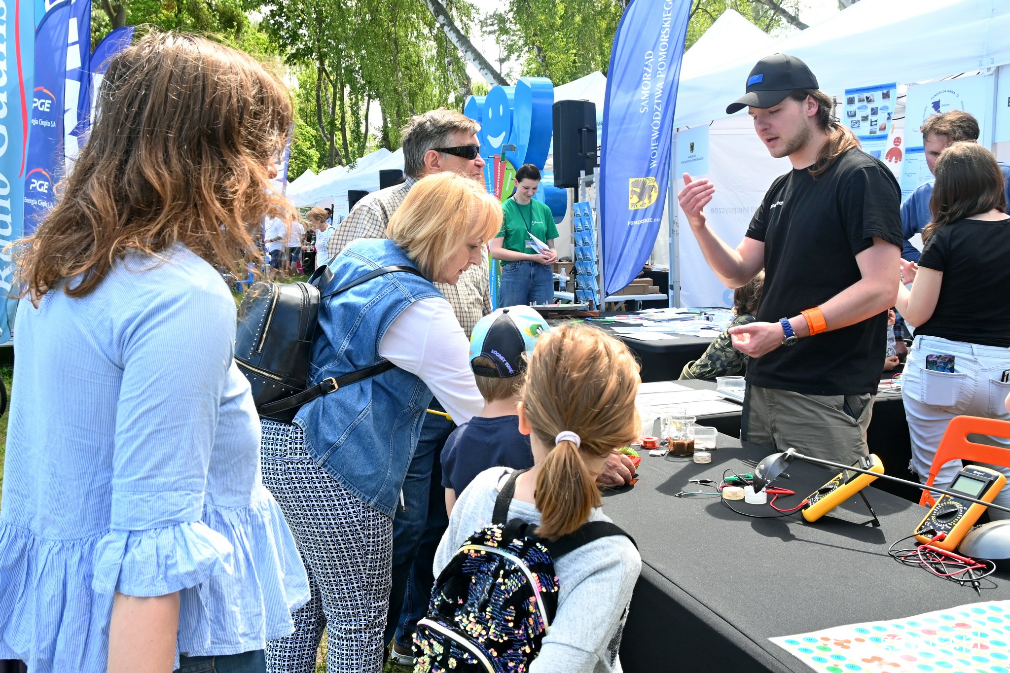 Pokaz energetyczny przygotowany przez edukatorów z Centrum Nauki Experyment podczas 3. Pomorskiego Pikniku Energetycznego // fot. Magdalena Czernek