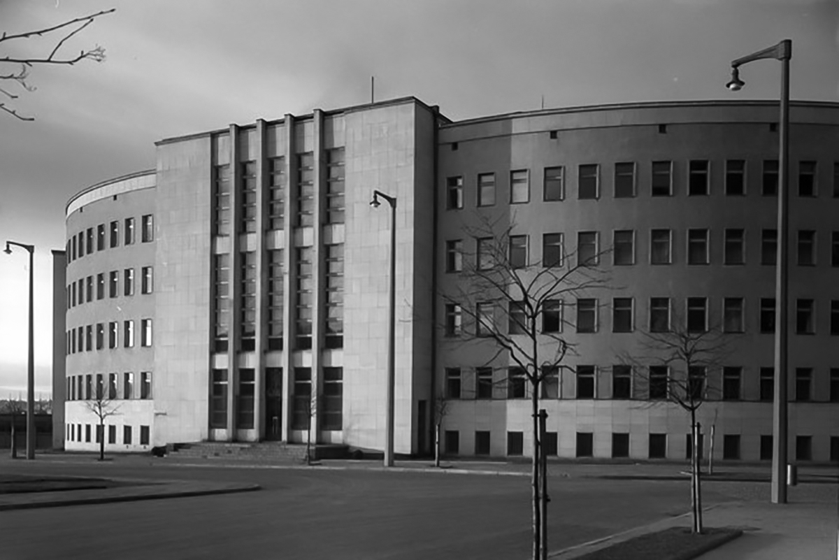 Archiwalne zdjęcie budynku Sądu Rejonowego w Gdyni.