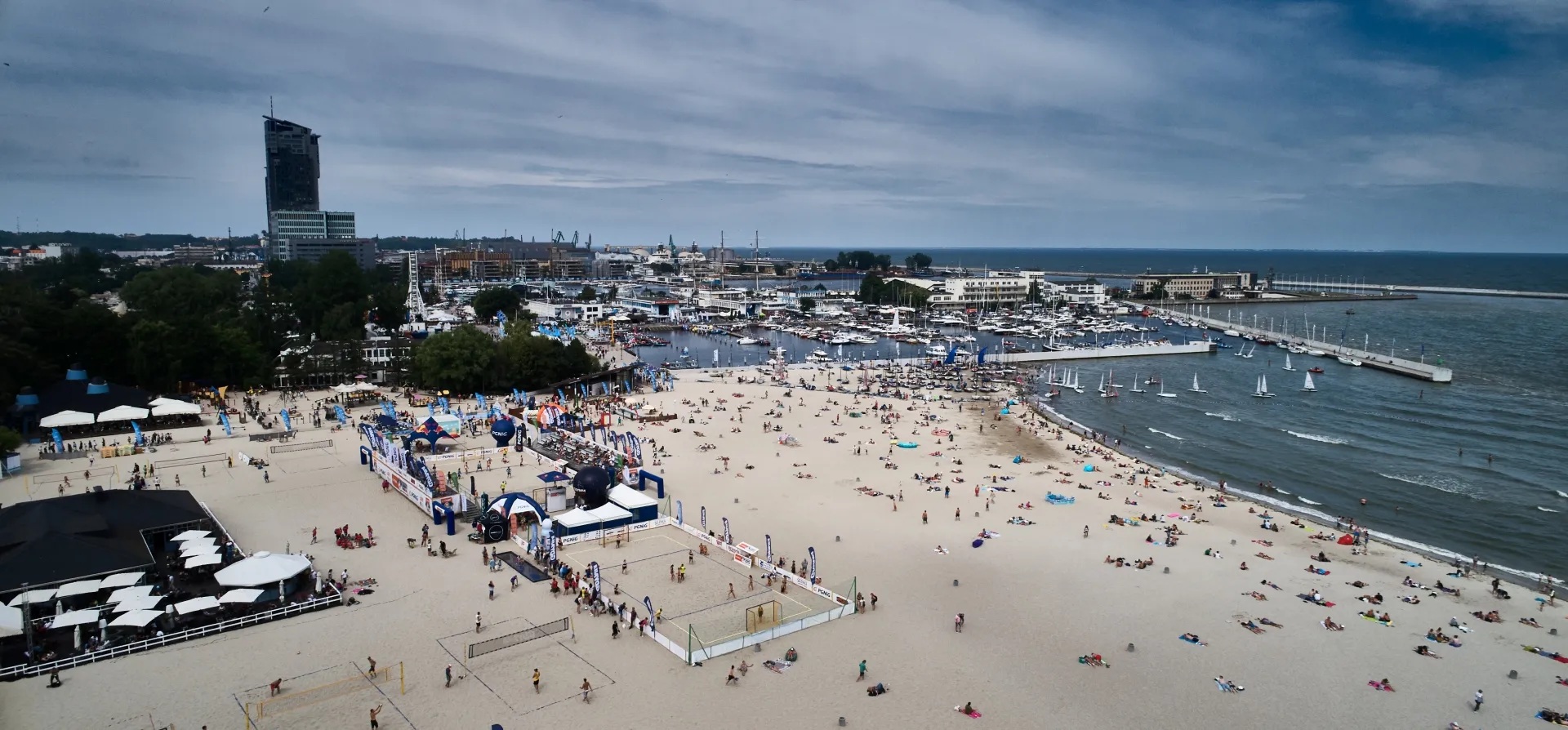 plaża w Gdyni z lotu ptaka