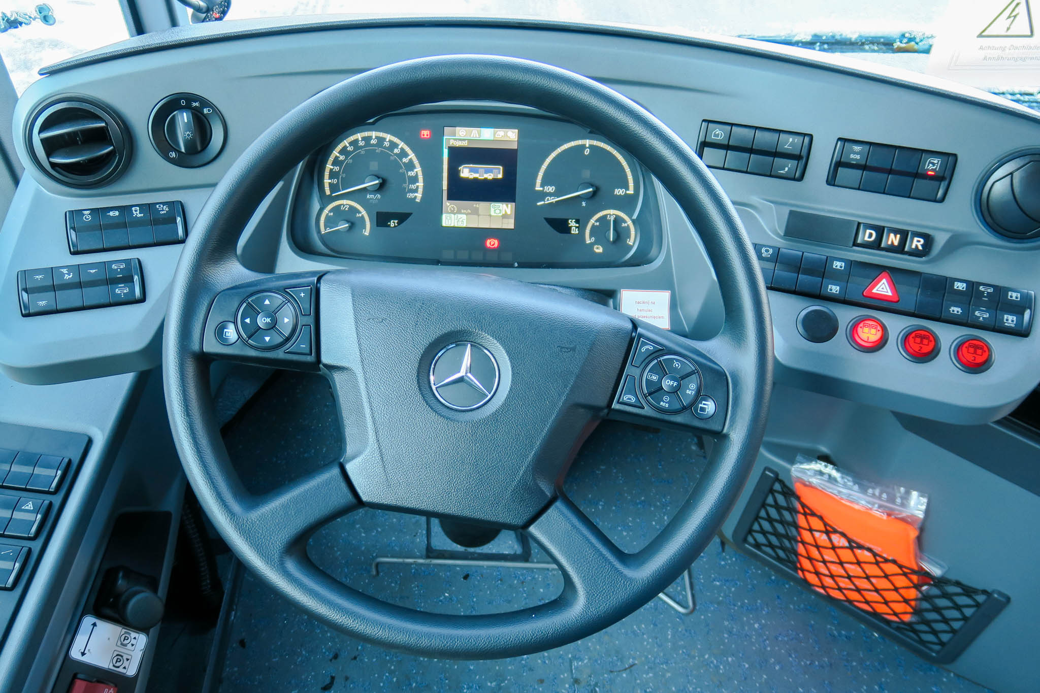Mercedes-Benz eCitaro to komfort jazdy zarówno dla kierowcy, jak i pasażerów // fot. Marcin Gromadzki