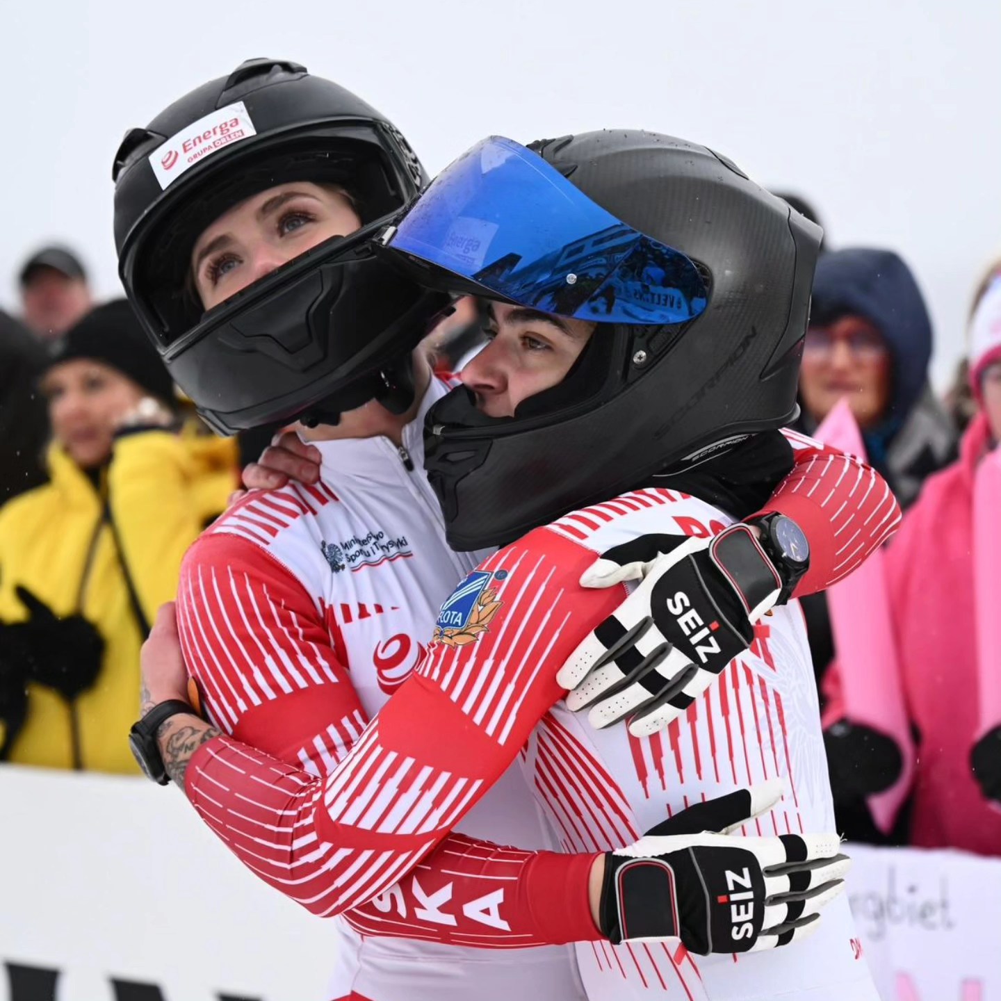 Klaudia Adamek i Linda Weiszewski w zwycięskim uśisku w biało-czerwonych barwach (Foto. Imagin Images)