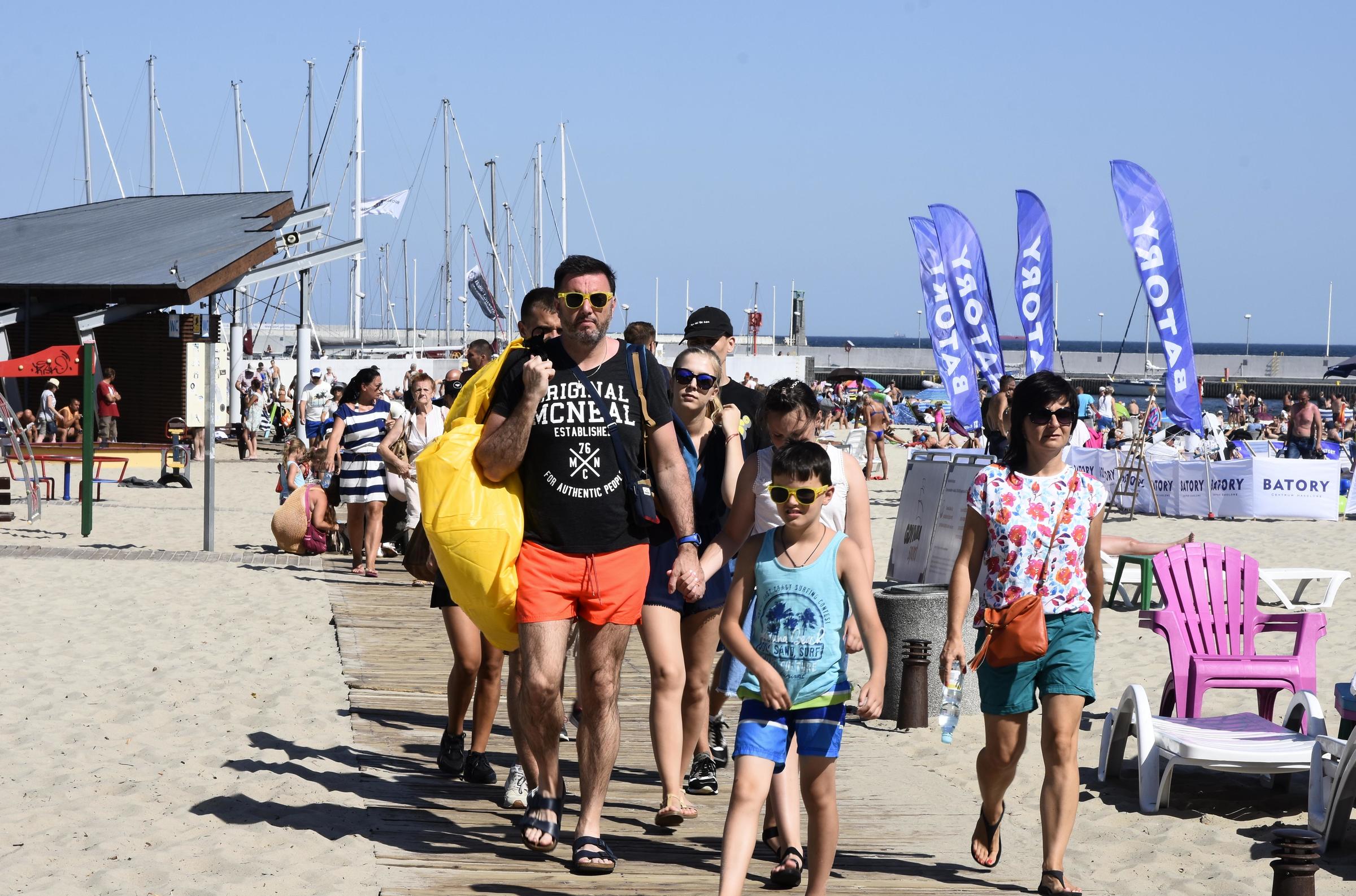 Ze względu na pogodę, plaża cieszy się ogromnym zainteresowaniem, fot. Kamil Złoch