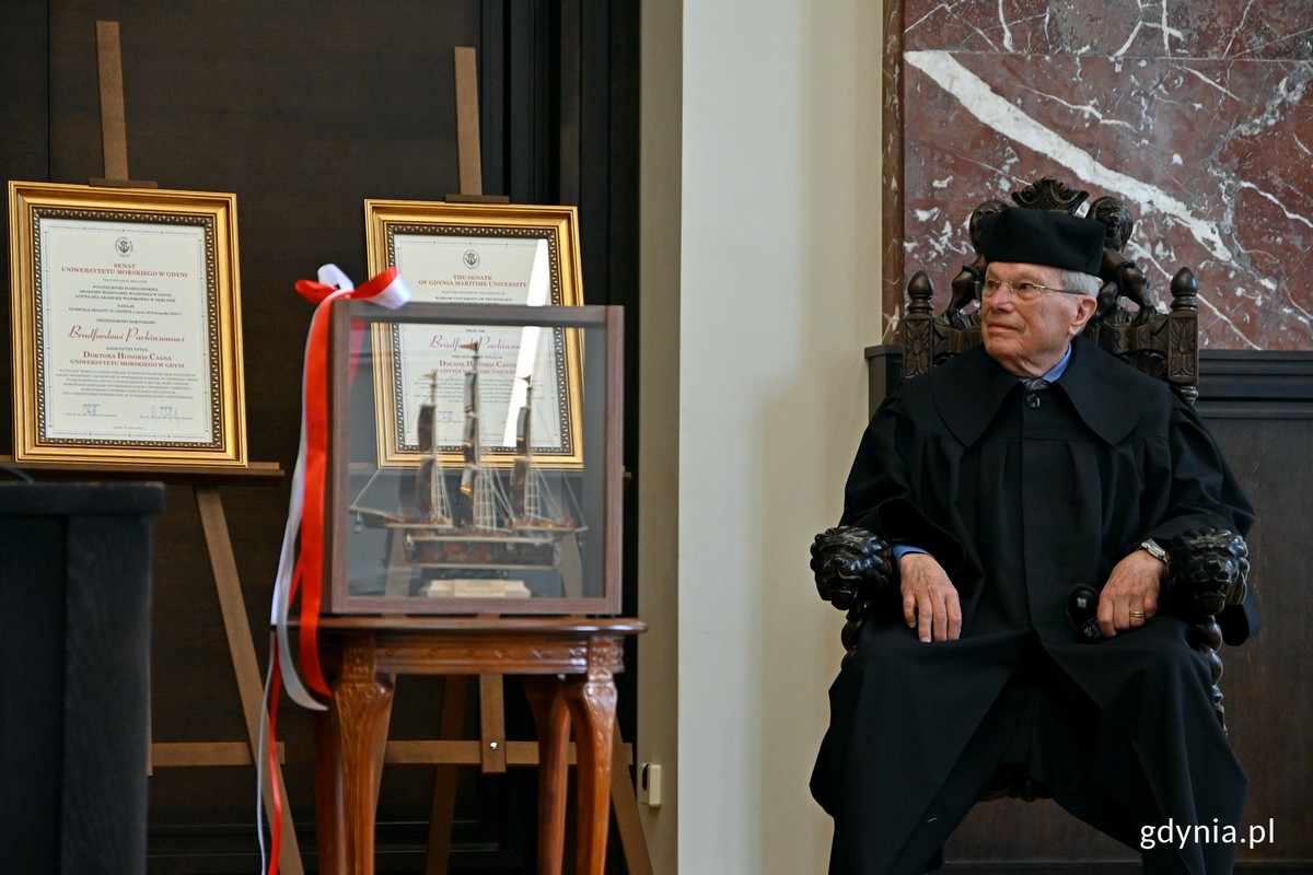 Prof. Bradford Parkinson podczas uroczystości nadania mu tytułu doktora honoris causa Uniwersytetu Morskiego w Gdyni (fot. Magdalena Czernek)