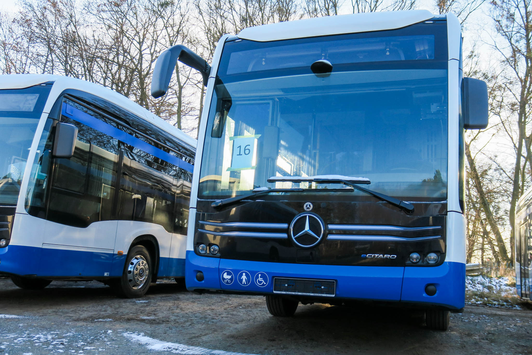 eCitaro są właśnie w fazie uzbrajania wnętrz // fot. M. Gromadzki