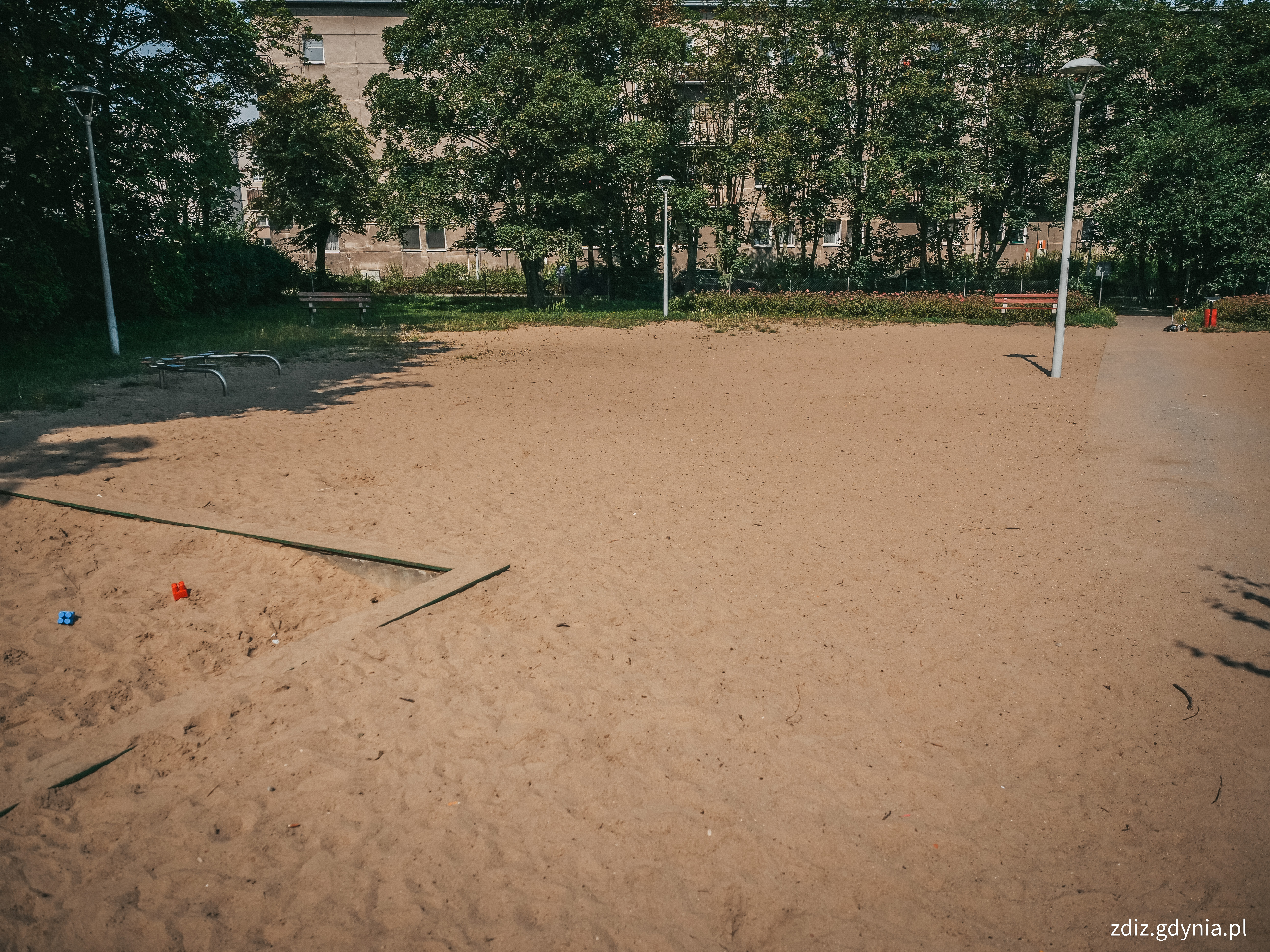 Plac zabaw na ul. Okrzei w Gdyni przed renowacją // fot. M. Mielewski