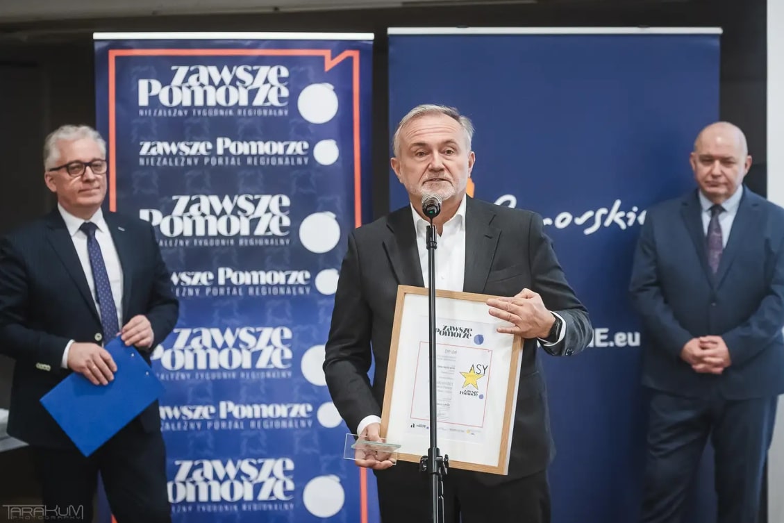 Wojciech Szczurek, prezydent Gdyni odbiera nagrodę (fot. Tarakum Photography)
