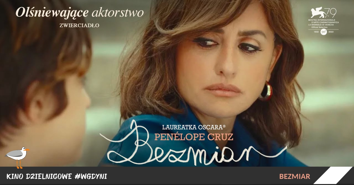 kadr z filmu "Bezmiar" kobieta patrzy na dziecko 