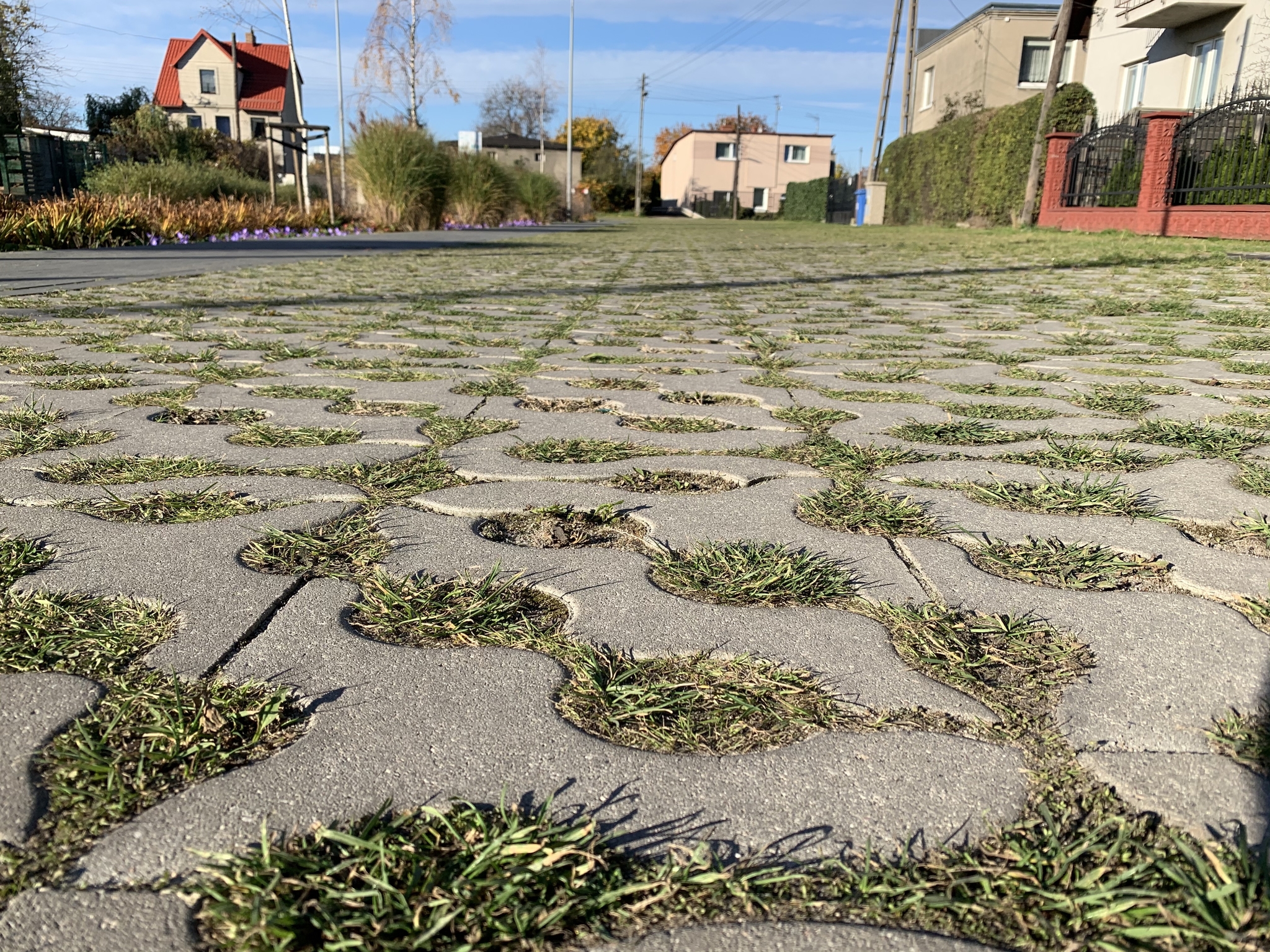 Droga jako nawierzchnia rozszczelniona przy ul. Śliwkowej