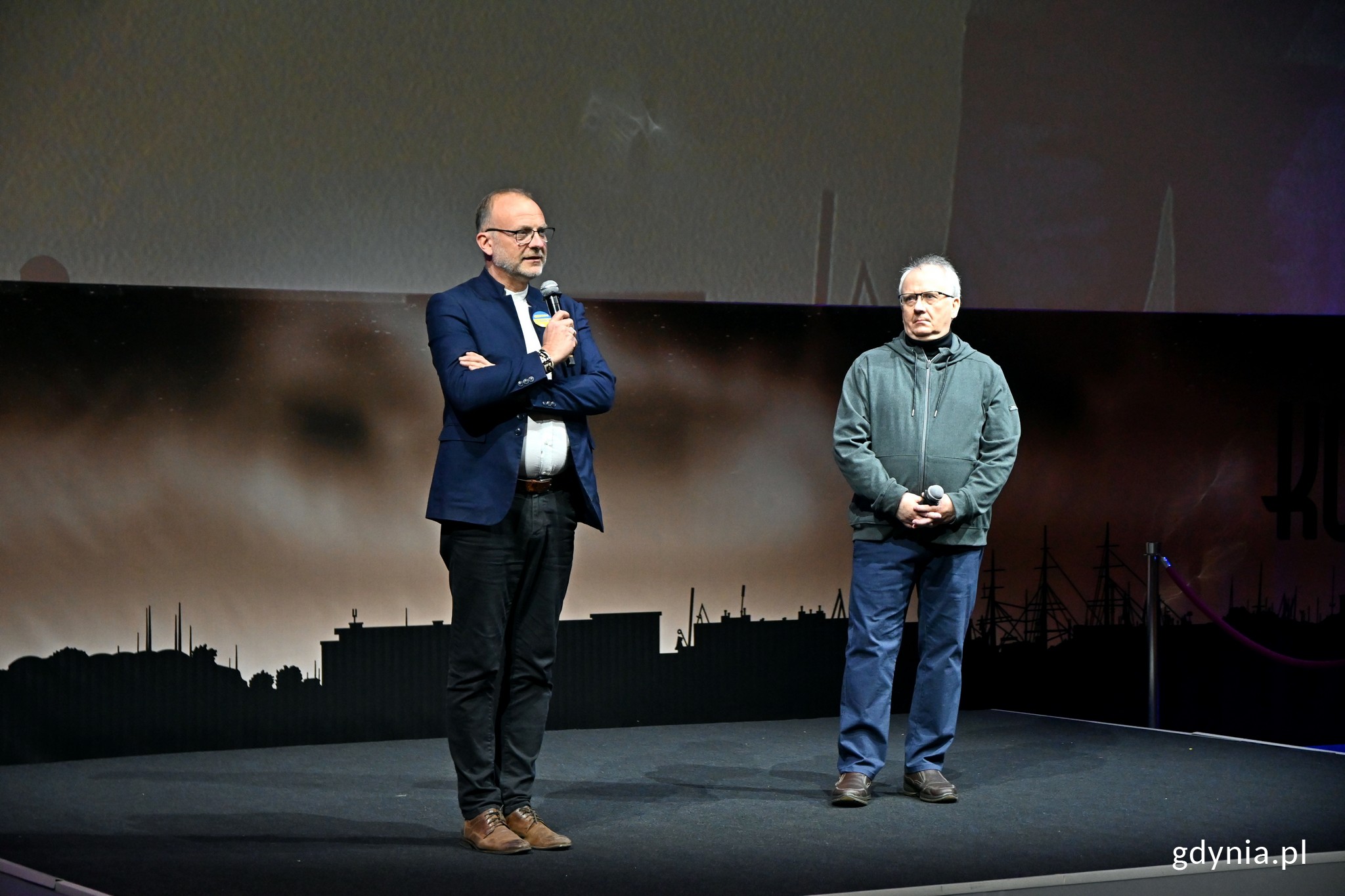 Wiceprezydent Gdyni Michał Guć oraz Janusz Janowski - pomysłodawca i organizator Ogólnopolskich Spotkań Podrózników, Żeglarzy i Alpinistów otworzyli tegoroczne Kolosy // fot. Magdalena Czernek