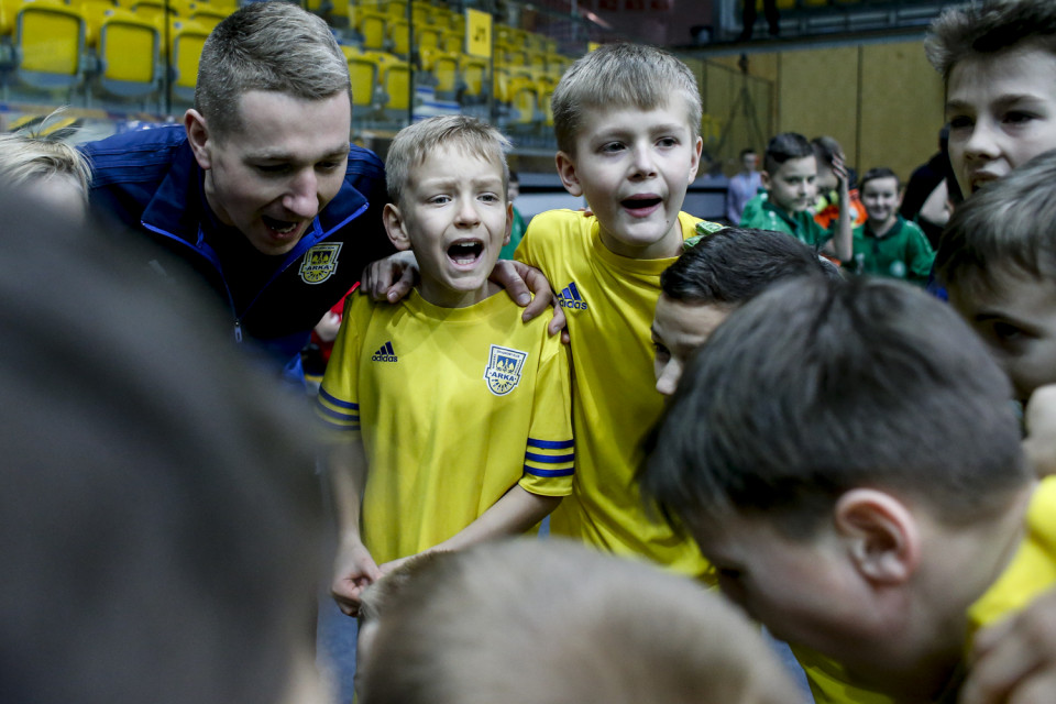 Młodzi piłkarze trenujący w SI Arka Gdynia, fot. Gdyńskie Centrum Sportu